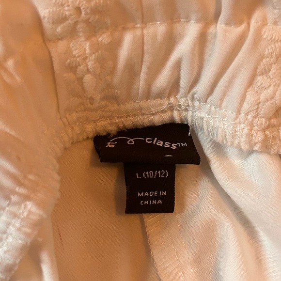 White flower patterned under shorts pants - Picture 4 of 4